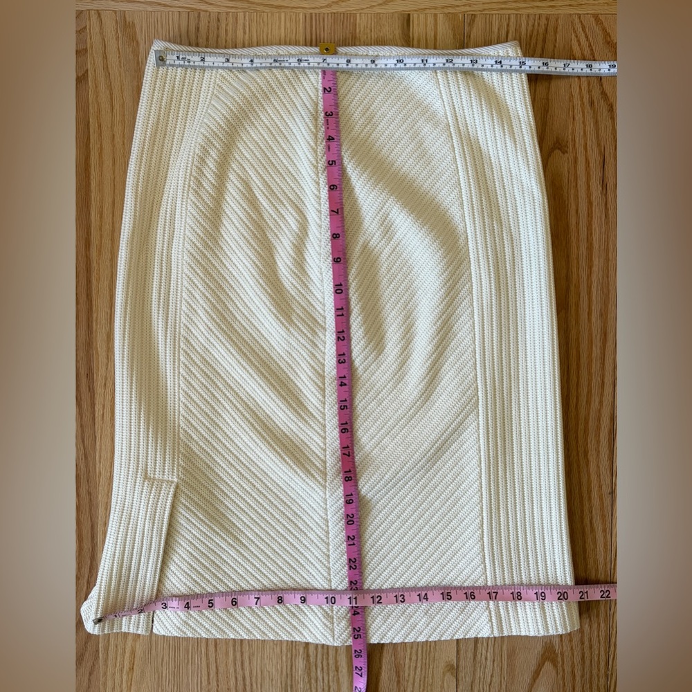 Graeme Black Women's Cream Knit Skirt Set with Ruffle Accent - Picture 10 of 11